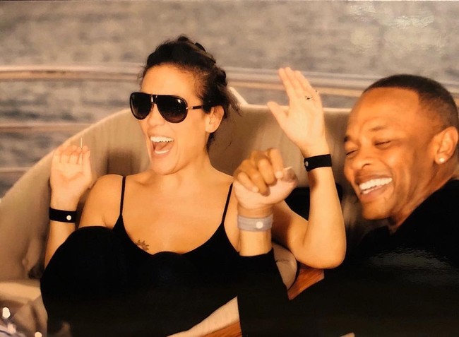 Di Instagram Dr. Dre sampai saat ini masih terpajang foto Nicole yang akan segera menjadi mantan istrinya itu.  Foto: Instagram