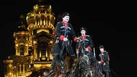 Band Cossack Rusia tampil selama Festival Musik Militer Menara Spasskaya.  