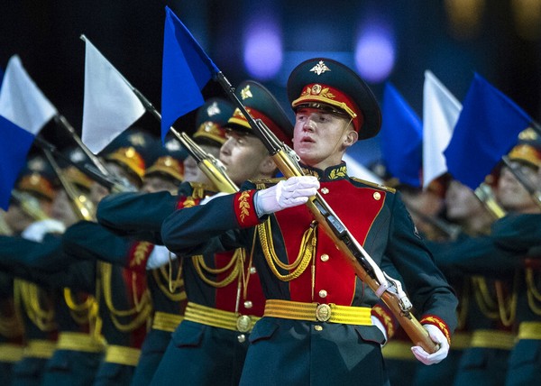 Festival Musik Militer Internasional Menara Spasskaya adalah acara musik militer tahunan dan tato militer yang diadakan di Lapangan Merah, Moskow. Festival Musik Militer Internasional Menara Spasskaya adalah acara musik militer tahunan dan tato militer yang diadakan di Lapangan Merah, Moskow.