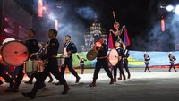 Namun di tengah pandemi COVID-19, festival ini diadakan tanpa penonton dengan lebih dari 12 unit musik dari angkatan bersenjata dan organisasi lain.  