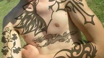 Tato punya efek keluar kulit. Foto: Brightside