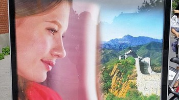 Tembok Besar China terlalu dekat, ini berarti pesawat dalam posisi akan jatuh. Foto: Brightside