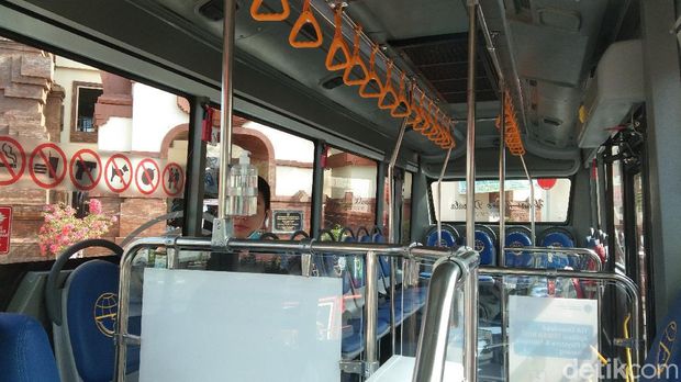 Gubernur Bali I Wayan Koster dan Dirjen Hubdar Budi Setiyadi meresmikan Trans Metro Dewata (Angga Riza/detikcom)