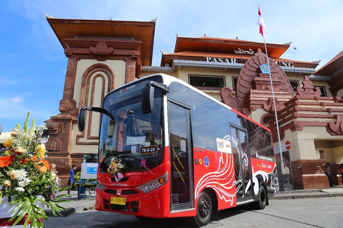 Gubernur Bali I Wayan Koster dan Dirjen Hubdar Budi Setiyadi meresmikan Trans Metro Dewata (dok. Dirjen Hubdar)