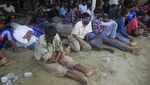 Foto 297 Imigran Rohingya Terdampar di Lhokseumawe