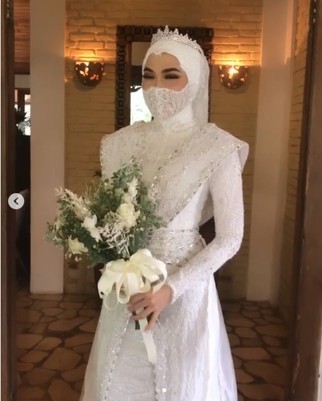 Inge Nasution yang pernah mencalonkan diri sebagai caleg dari Partai Nasdem ini menyelesaikan pendidikannya hingga S-2. Dia meraih gelar Magister Ilmu Komunikasi dari Universitas Sumatera Utara (USU). Foto: Dok. Instagram @bennusorumba