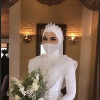 Banyak yg Nanya .. jadi Pengantin aku ini @ingenst kaka nya mas Bobby suami nya @ayanggkahiyang, begitu Bennu Sorumba menulis di caption Instagramnya @bennusorumba pada Minggu (6/9/2020). Foto: Dok. Instagram @bennusorumba