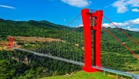 Dirancang oleh Institut Penelitian dan Desain Arsitektur Universitas Zhengjiang, jembatan ini memang dibuat untuk objek wisata. 