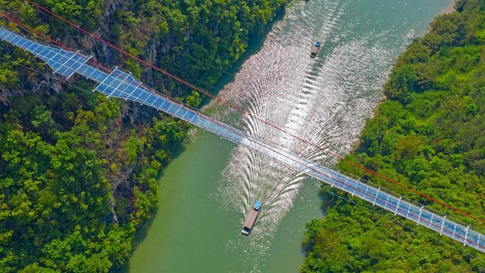 Jembatan kaca terpanjang di dunia