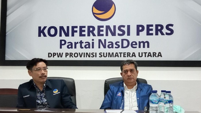 Ketua DPW NasDem Sumut Iskandar (kiri)/Ahmad Arfah-detikcom