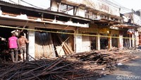 Kebakaran menghanguskan 13 ruko di Jalan Otista, Tegalega, Kota Bandung.