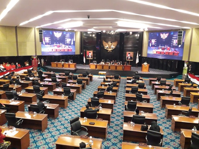 Kursi di rapat paripurna DPRD banyak yang kosong karena 4 fraksi walkout