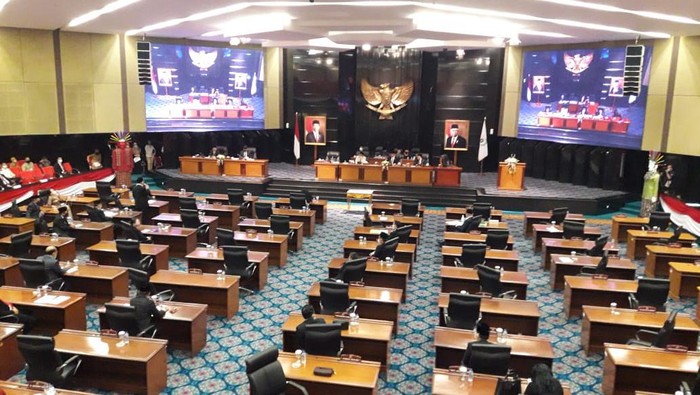Kursi di rapat paripurna DPRD banyak yang kosong karena 4 fraksi walkout