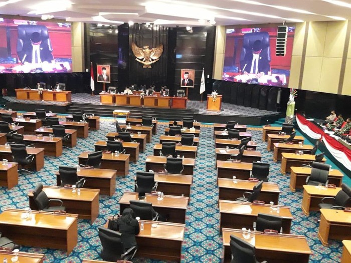 Kursi di rapat paripurna DPRD banyak yang kosong karena 4 fraksi walkout
