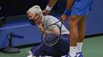 Momen Djokovic Pukul Hakim Garis Pakai Bola dan Didiskualifikasi