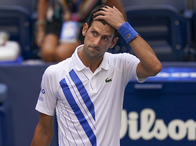 Momen Djokovic Pukul Hakim Garis Pakai Bola dan Didiskualifikasi