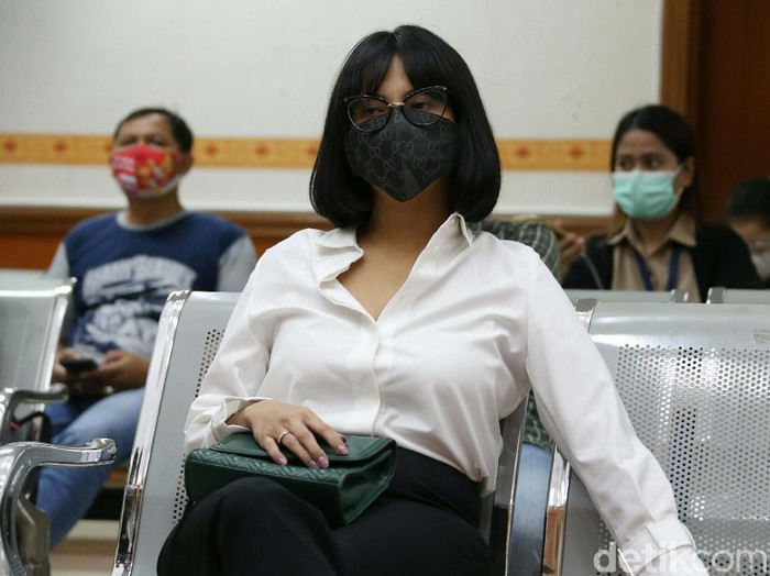Vanessa Angel menjalani sidang kasus kepemilikan narkoba di PN Jakarta Barat, Senin (7/9). Sidang kali ini beragendakan mendengarkan keterangan saksi.