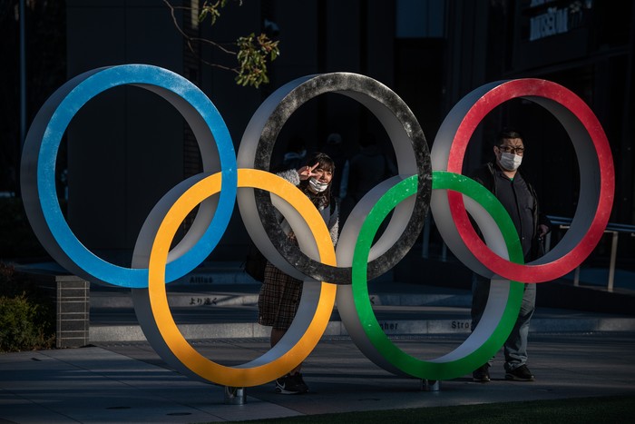 Wakil Presiden Komite Olimpiade Internasional (IOC) John Coates bersikukuh bahwa acara olahraga empat tahunan itu tetap digelar pada 2021 mendatang.