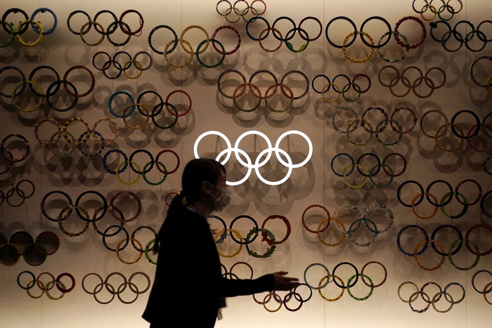 Wakil Presiden Komite Olimpiade Internasional (IOC) John Coates bersikukuh bahwa acara olahraga empat tahunan itu tetap digelar pada 2021 mendatang.