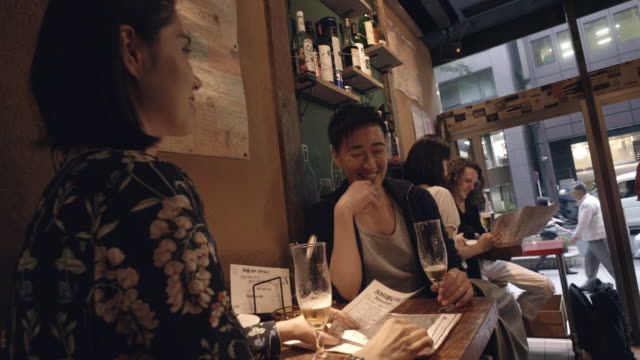 Orang Ini Ditangkap Polisi Karena Telanjang di Restoran