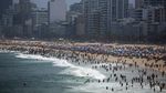 Duh, Wisatawan Brasil Membludak di Pantai Kala Pandemi