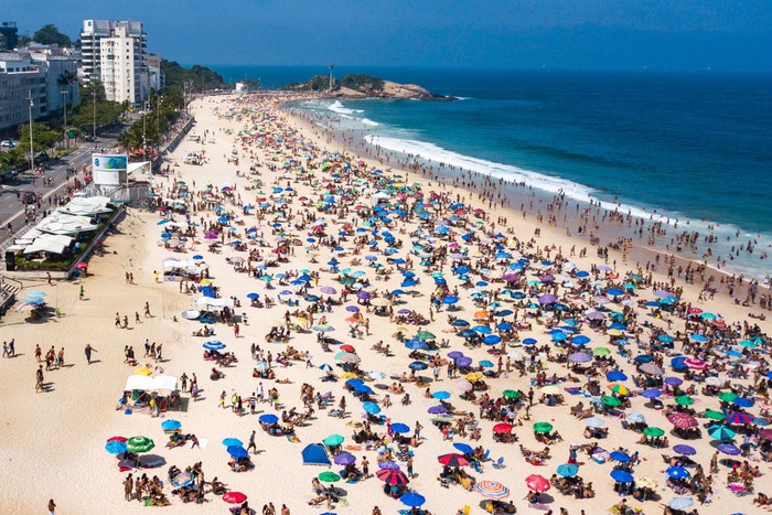RIO DE JANEIRO, BRAZIL - SEPTEMBER 06: An aerial view of  people enjoying the weather at Botafogo Beach on September 6, 2020 in Rio de Janeiro, Brazil. Residents of Rio de Janeiro and tourists disrespected the rules of the city and occupied the sands of the beaches. A municipal decree cleared beach vendors and permitted bathing in the sea. However, the use of chairs and tents on the sand is still prohibited.