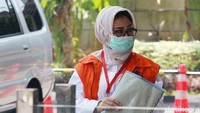 Ketua DPRD Kutai Timur Encek Unguria juga turut diperiksa KPK terkait kasus dugaan korupsi Bupati nonaktif Kutai Timur Ismunandar. Terkait kasus tersebut, KPK mengatakan total uang disita dalam OTT itu senilai Rp 170 juta dan beberapa tabungan dengan total saldo sekitar Rp 4,8 miliar. Penerimaan suap itu diduga terkait sejumlah pembangunan proyek infrastruktur di Kutai Timur tahun 2019-2020.