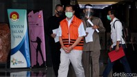 Selain Budi, mantan Asisten Direktur Utama Bidang Bisnis Pemerintah PT DI Irzal Rinaldi Zailani juga turut menjalani pemeriksaan di KPK hari ini, Senin (7/9/2020).