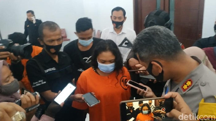 Sabu dan pil koplo senilai ratusan juta Rupiah diamankan Polresta Blitar dalam Operasi Tumpas Narkoba Semeru 2020. Barang terlarang itu merupakan kiriman dari empat napi di tiga lapas di Jatim.