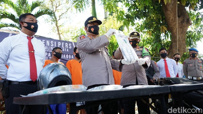 Dalam 10 hari, Satnarkoba Polres Probolinggo Kota menangkap 6 pengedar sabu dan pil koplo. Total ada 22,19 gram sabu yang diamankan.