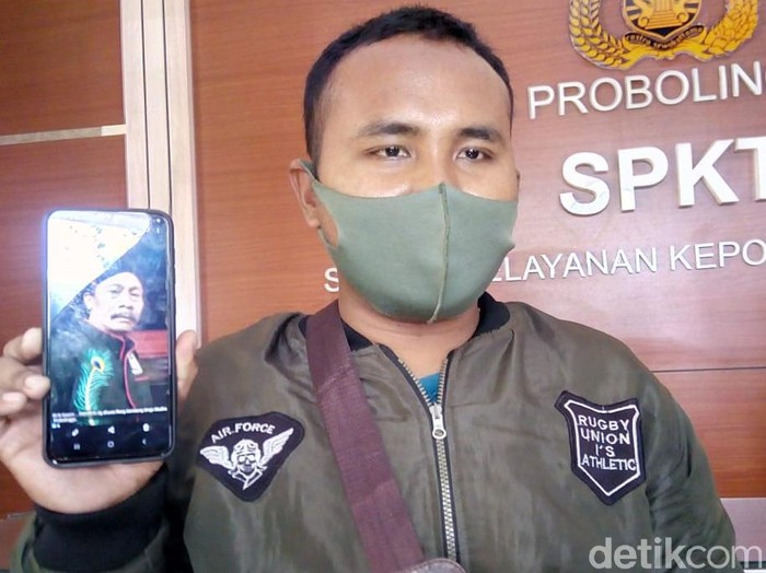 Pria di Probolinggo melaporkan oknum LSM ke polisi. Ia merasa tertipu setelah tidak kunjung dipanggil kerja, sebagai pegawai tidak tetap (PTT) di RSUD dr Mochamad Saleh, Kota Probolinggo.