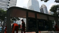 Penumpang pun menjadi lebih nyaman saat menggunakan halte.