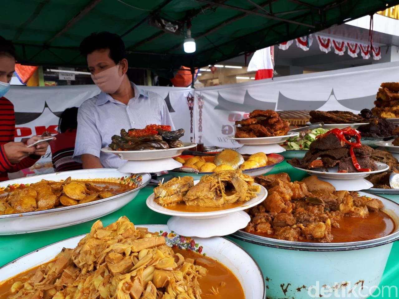 Pondok Salero: Lamak Bana! Nasi Berlauk Rendang Hitam ...