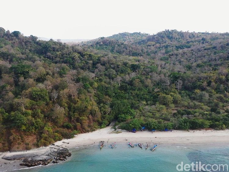Melihat Panomara Pulau Kunti di Sukabumi