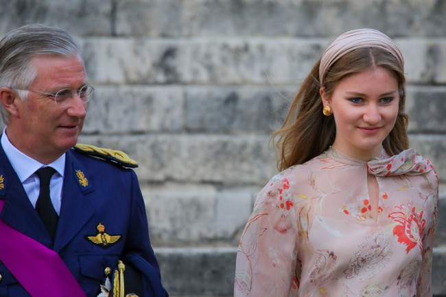 Putri Elisabeth adalah anak pertama Raja Philippe dari Belgia. Meskipun raja memiliki putra, peraturan kerajaan berubah 10 tahun sebelum kelahirannya, yang mengharuskan anak pertama sebagai pewaris takhta. Putri Elisabeth kini berusia 18 tahun dan akan menjadi ratu Belgia pertama saat naik takhta nanti. Foto: Olivier Matthys/Getty Images