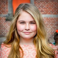 Putri Catharina-Amalia dari Kerajaan Belanda merupakan akan tertua dari tiga bersaudara. Dia jadi pewaris kerajaan setelah ayahnya, Willem-Alexander Claus George Ferdinand, naik takhta pada 2013. Remaja 16 tahun yang menguasai tiga bahasa ini diberi gelar Princess of Orange. Foto: Patrick van Katwijk/Getty Images