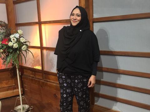 Ratih zulhaqqi, MPsi Psikolog Ratih zulhaqqi, MPsi