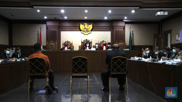 Sidang lanjutan kasus korupsi PT. Asuransi Jiwasraya (Persero)di Pengadilan Negeri, Jakarta Pusat, Senin (7/9/20). (CNBC Indonesia/Tri Susilo)