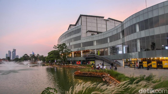 Senayan Park Mall atau SPARK Mall