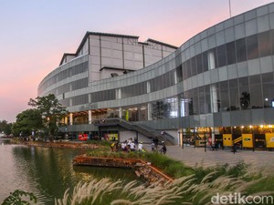 Senayan Park, Nongkrong di Depan Danau Bisa, ke Rooftop Menanti Sunset Juga Bisa