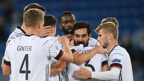 BASEL, SWITZERLAND - SEPTEMBER 06: Ilkay Guendogan of Germany celebrates his teams first goal with teammates during the UEFA Nations League group stage match between Switzerland and Germany at St. Jakob-Park on September 06, 2020 in Basel, Switzerland. (Photo by Matthias Hangst/Getty Images)