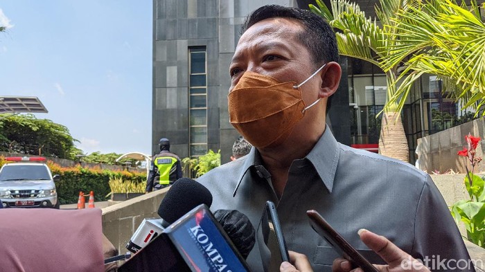 Direktur Penyidikan Tindak Pidana Khusus Kejaksaan Agung, Febrie Adriansyah meninggalkan Gedung Merah Putih KPK,  Jakarta, Senin (7/9/2020). Febrie menyambangi KPK terkait penyidikan kasus jaksa Pinangki Sirna Malasari. Belum diketahui materi pertemuan Febrie dengan pihak KPK.