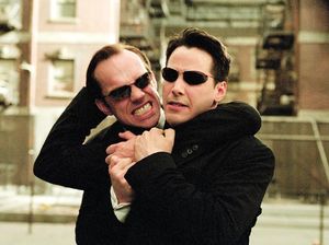 Ini Alasan Kenapa Semuanya Memakai Kacamata Hitam di The Matrix