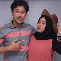  Wanita yang berusia 22 tahun ini mengatakan langkah yang pertama dilakukannya dalam proses menurunkan berat badannya adalah mengubah sejumlah kebiasaan.  Aku mengubah pola makan dari yang tidak sehat menjadi sehat, kedua melakukan gaya hidup yang lebih sehat, ketiga aku istirahat yang cukup (tidak begadang), dan keempat aku melakukan olahraga minimal tiga kali seminggu, katanya. Foto: Dok. pribadi Gita Octaviani.