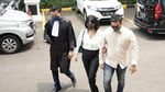 Pelukan Suami untuk Vanessa Angel di Ruang Sidang