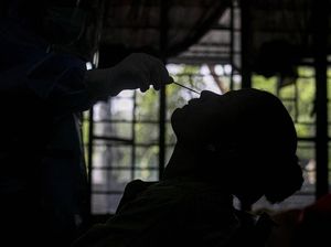 Luhut Klaim Puncak Corona 15 Juli, Titik Tertinggi 56 Ribu Kasus Perhari
