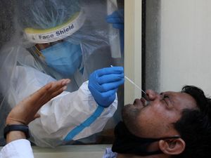Menakar Harga Wajar Tes Swab?