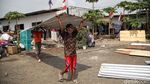 Warga Kampung Akuarium Mulai Bongkar Rumah