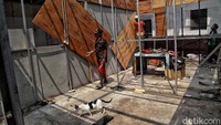 Saat ini satu persatu hunian akan dibongkar. Rencananya pada bulan ini akan dimulai tahap pembangunan Kampung Susun.