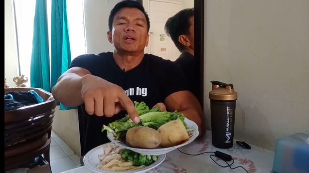 Youtuber Ikuti Pola Makan Ronaldo, Makan 6 Kali Sehari